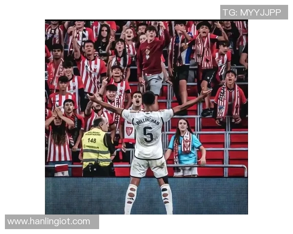 足球明星与球迷的激情碰撞展现足球文化的魅力与情感共鸣