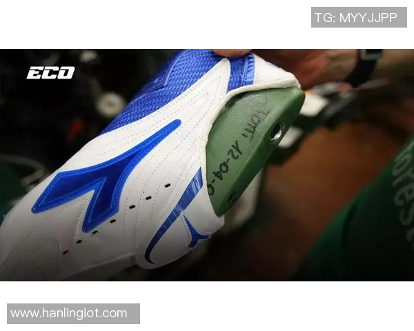 足球明星们的鞋子选择揭秘你知道他们都爱穿什么品牌和款式吗